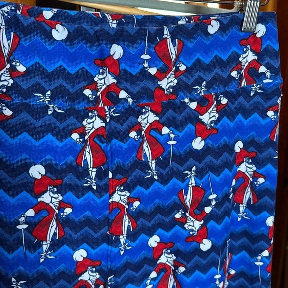 NEW Lularoe TC Tall & Curvy Disney Peter Pan Hook Villains Leggings Size 12-18 - Picture 2 of 5